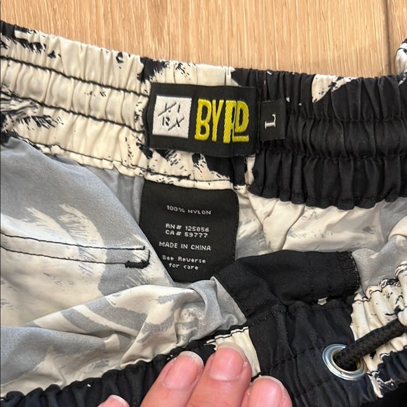 Byrd Men's Black and White Swim Shorts - Large - Picture 3 of 7